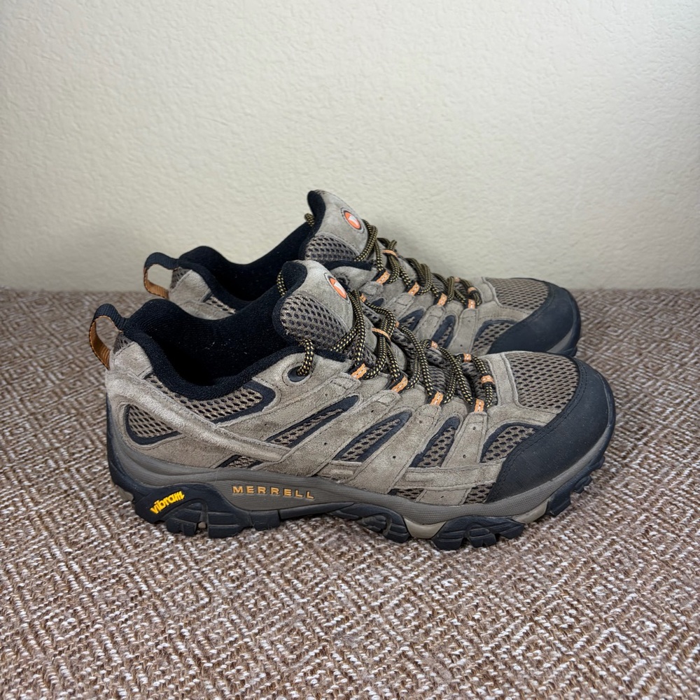 Merrell Moab 2 Mid Gore-Tex Hiking Shoes Mens Vibram Sole Rugged Outdoor Sz 9